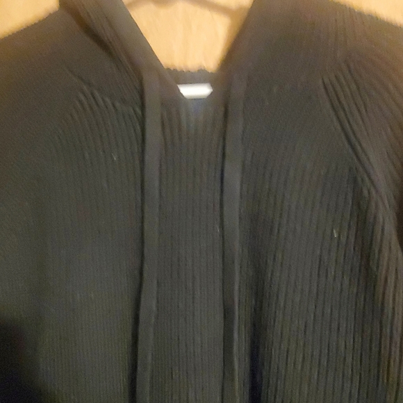 TORRID 1(14/16). BLACK SWEATER KNIT HOODIE. RIBBED LACE UP RAGLAN SLEEVES TUNIC. - Picture 4 of 9